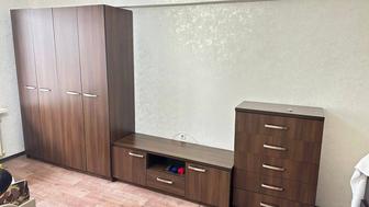 Продам гарнитур шифоньер комод тумба под ТВ.