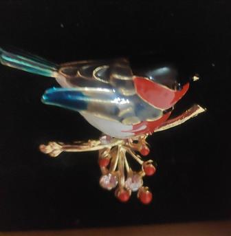 Женское украшение.Брошь. Снегирь. Бижутерия