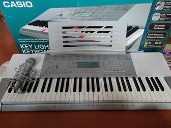 Продам синтезатор