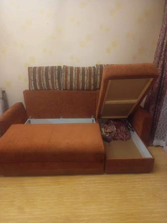 Диван угловой с подушками