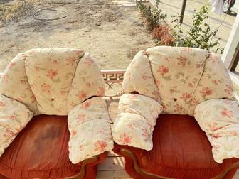 Диван с креслами