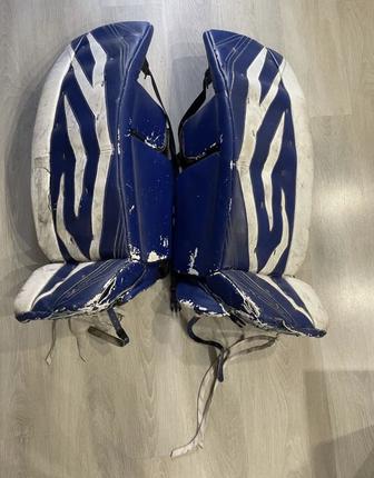 Продам щитки вратарские