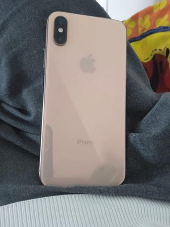 iPhone XS и Redmi 9