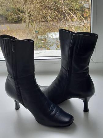 Продам ботинки осенние женские