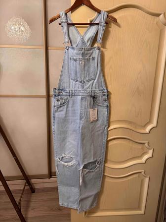 Продам джин комбинезон и джинсы pullbear р 44-48