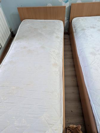 Продам две кровати.