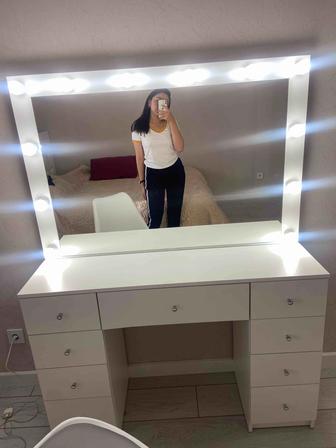 Туалетный столик визажиста с зеркалом и лампами, срочно