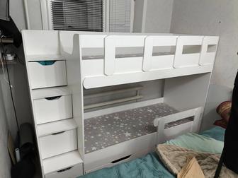 Продаю двухъярусную детскую кровать