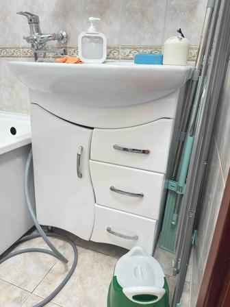 Продам шкаф с зеркалом и раковину с тумбой за дешево