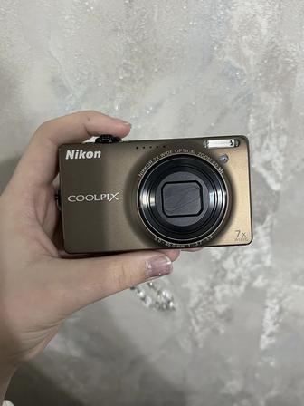 Nikon s6000