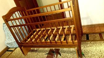 Кроватка детская деревянная с маятниковой системой