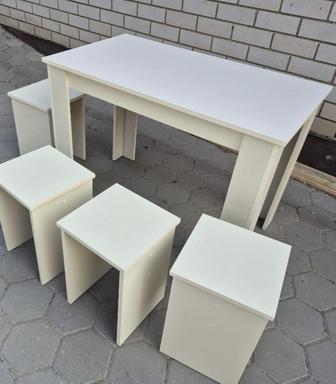 Стол кухонный с табуретками