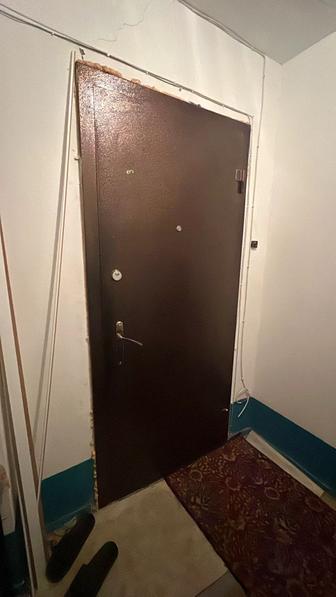 Продам Дверь железная .