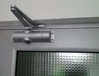 Доводчик на двери