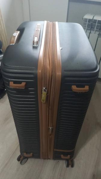 Продам большой чемодан
