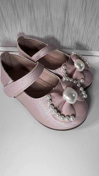 Продам детские туфли