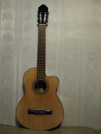 Гитара шести струнная