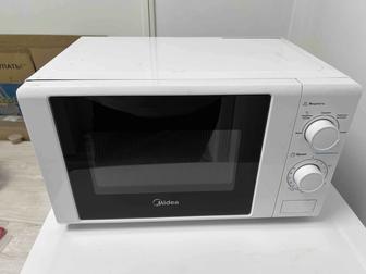 Продам хорошую микроволновую печь Midea