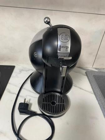 Капсульная кофемашина Nescafe Dolce Gusto в отличном состоянии