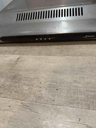 Вытяжка Продам состояние идеальное все кнопки работает цена 15000 тенге