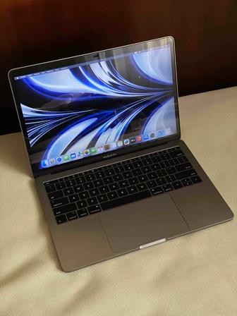 Продам MacBook Pro 13 2017 года