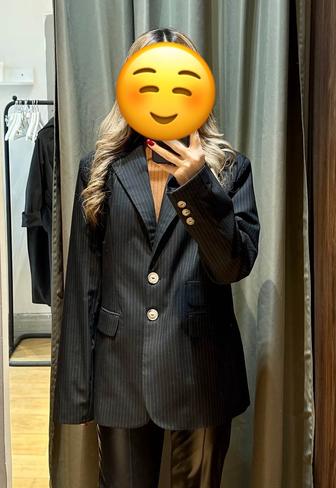 Продается пиджак в черном цвете