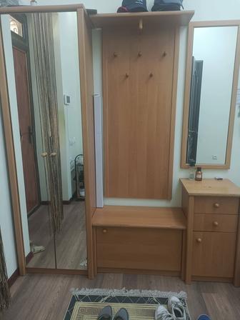 Вешалка с тумбами в прихожую