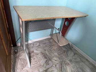 Продам компьютерный стол