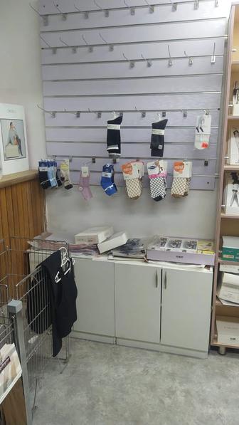 Торговое оборудование КОМПЛЕКТ Эконом панель и две тумбы