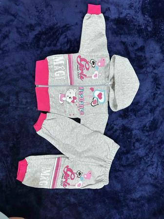 Продам спортивные костюмы для девочек