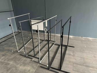 Стойка вешалка