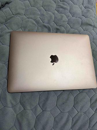 Продам MacBook Air 13 M1, 2020 год, 8/256 GB. Батарея 96%