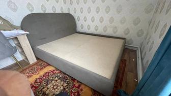 Продам кровать двуспальную безматраса
