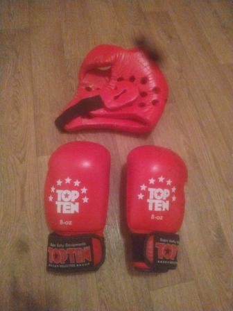 Боксерские перчатки и шлем