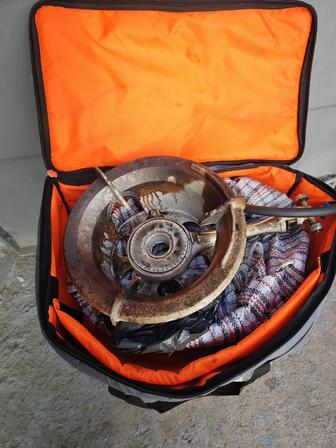 Продам переносную газовую горелку с чугунным казаном, в переносной сумке