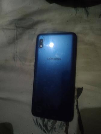 Продам Samsung a10 в рабочем состоянии