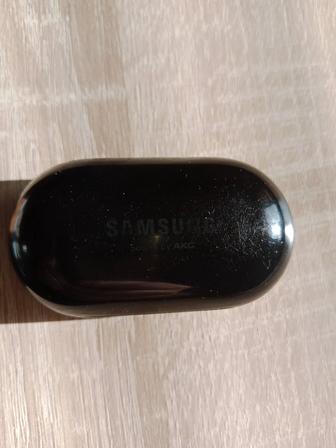 Продам футляр- аккумулятор для Samsung наушников.