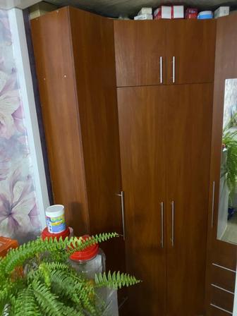 ПРОДАМ шкаф угловой