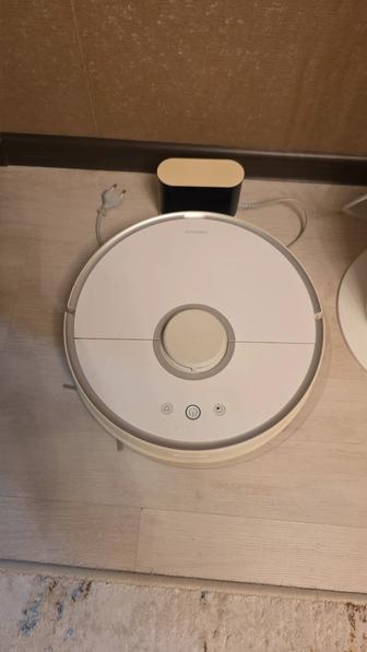 Продаю робот-пылесос
