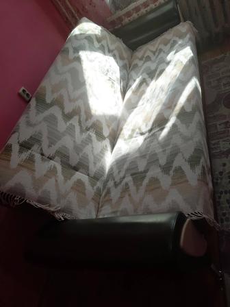 Продаю б/у диван