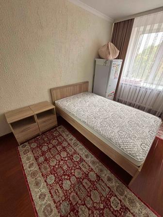 Продам кровать, матрас и тумбы в комплекте