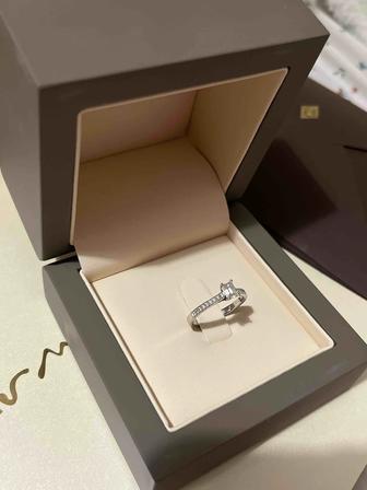 Продам золотое кольцо с бриллиантами