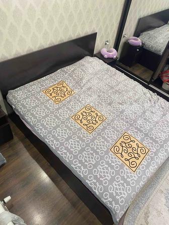 Кровать двухспальная с матрасом