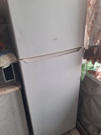 Холодильник рабочий продам