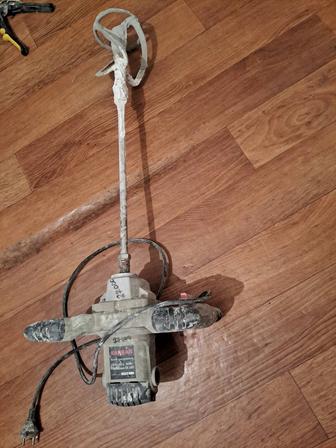 Продам миксер и шуруповерт. Бу оба рабочие.