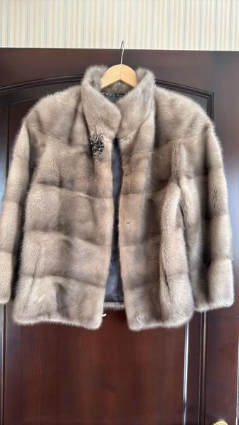 Продам норковую шубу новую