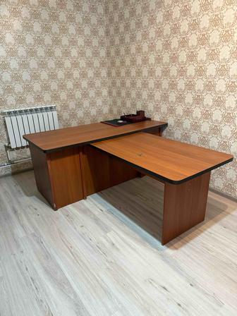 Продам стол и тумбу для кабинета