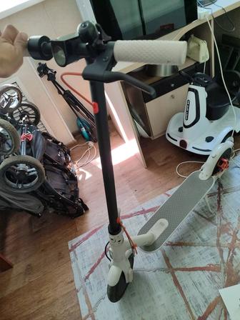Электросамокат Xiaomi Mi Electric Scooter 3 DDHBC16NEB серый