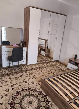 Продам почти новый спальный гарнитур