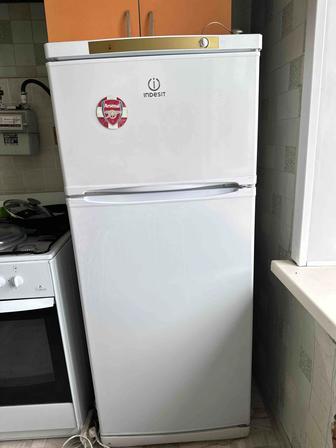 холодильник Indesit